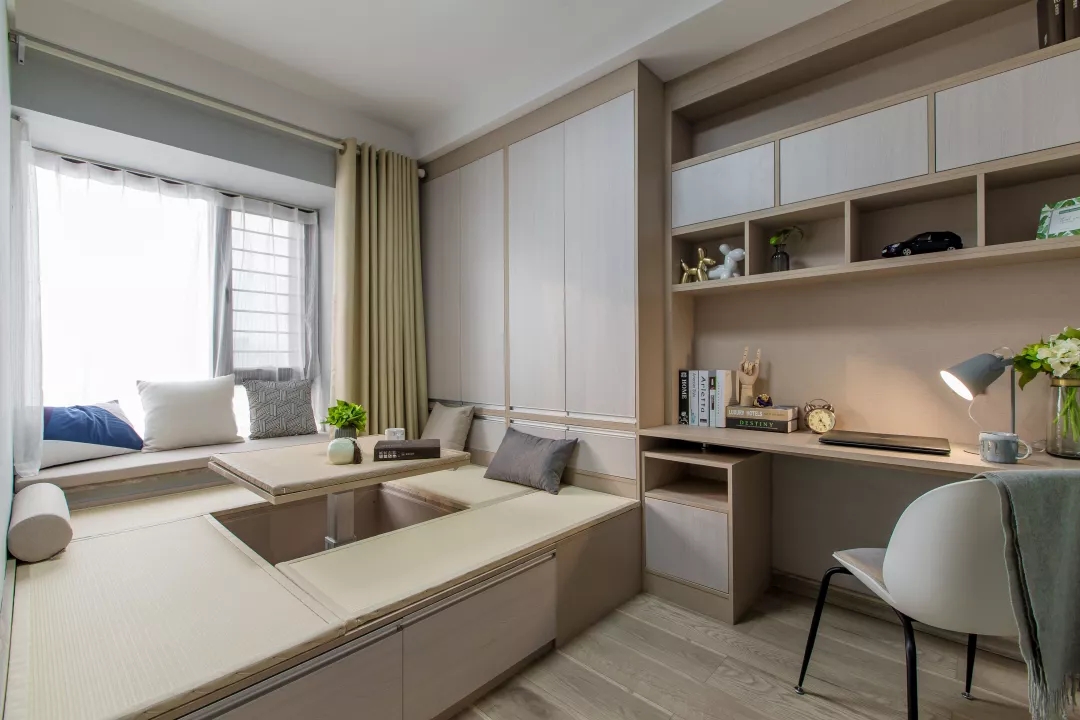 102平的現代輕（qīng）奢三居室輕奢案例，一起來體驗（yàn）輕奢風吧！