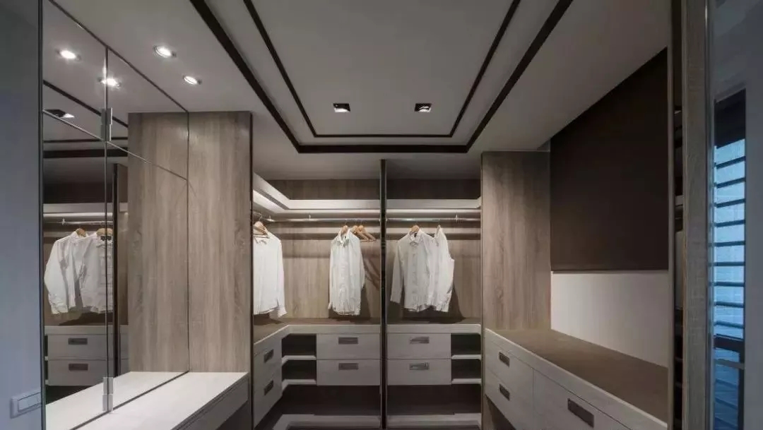 手（shǒu）把手教你設計打造一個完美衣帽（mào）間，簡直櫃中精華