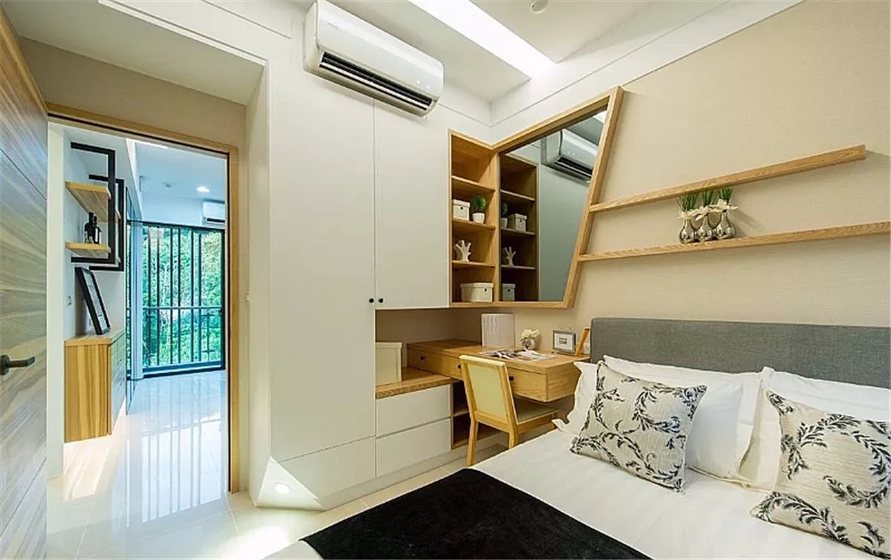 利用好每一厘米！把書桌、梳妝台嵌進定製衣櫃裏！