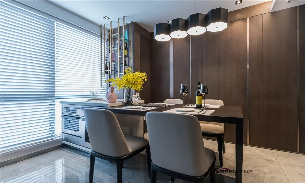 125平米現代簡約風三居室，幹淨利落還顯大氣