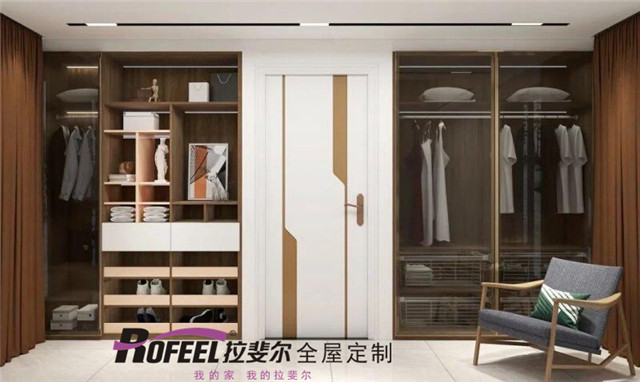 亚洲午夜天堂全屋定製｜一個完美的一字型衣帽間隻需要2.5米